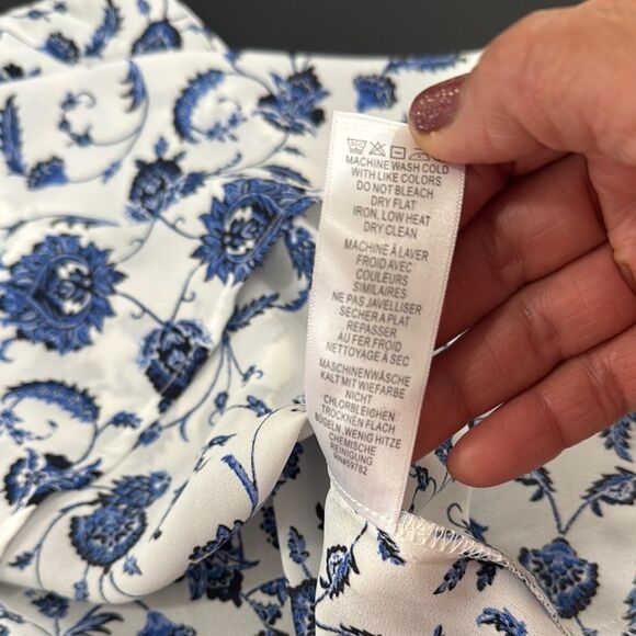 ADRIANNA PAPELL Floral Sleeveless Top - Blue and White Size M - Picture 7 of 9